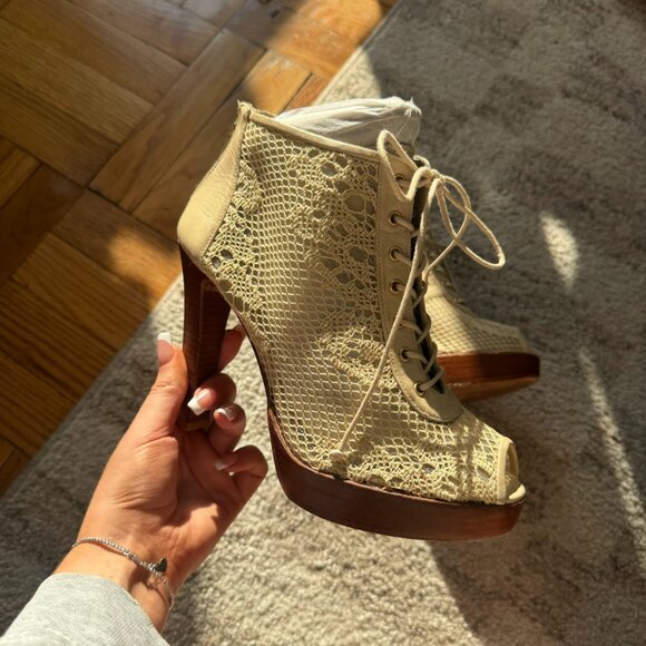 Stuart Weitzman beige lace-up platform booties with lace mesh overlay and leathe - Picture 4 of 8
